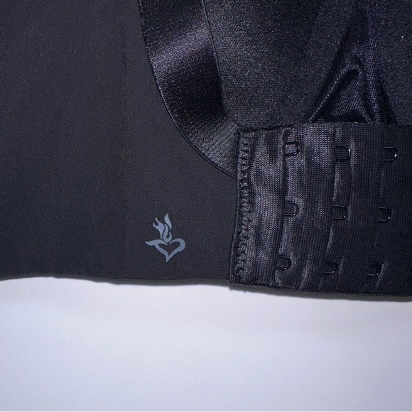 Torrid Black Sport Bra 40DD Med Impact Underwire Convertible Straps - Picture 11 of 12